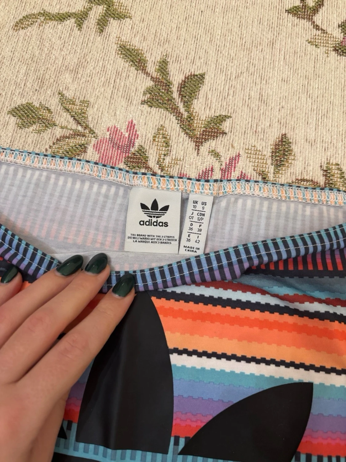 Randig offshoulder topp från Adidas - 1