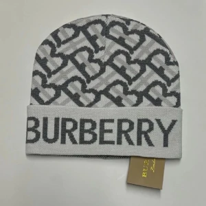 Burberry mössa  - Fräsch mössa 