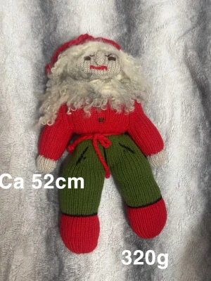 Stickad tomte med knytband - Köpt på julmarknad. Fint använt skick. Ca 52cm