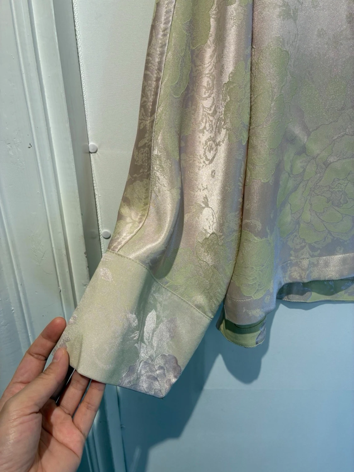 Elegant plagg i 100% mullbärssilke med vacker glans och mjukt fall - 3