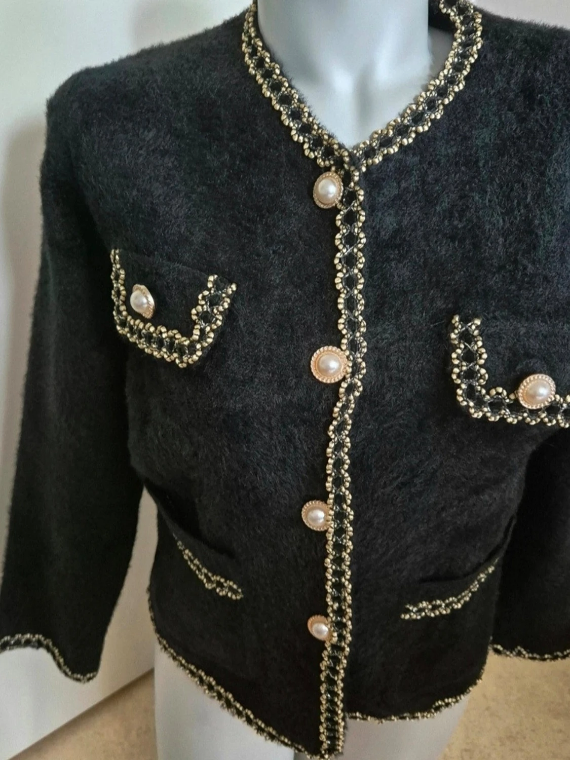 Mycket elegant svart kofta med pärlknappar - 5