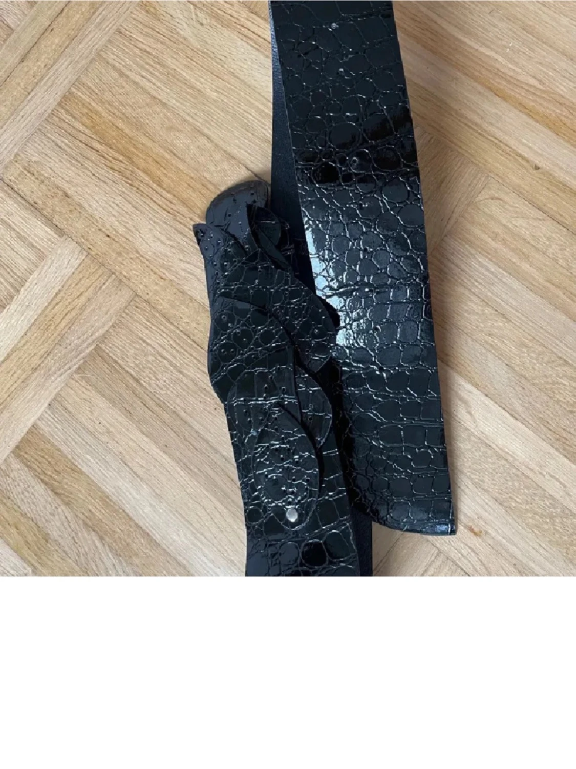 Svart bälte med bladdekor - 3