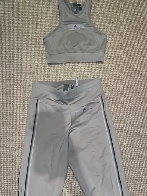 Tränings set Stella McCartney  - Fint set nästan oanvända.