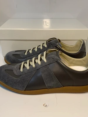 Maison margiela gats grå - Ett par riktigt feta gats i storlek 41, box och dustbags fås med, skickar samma dag!