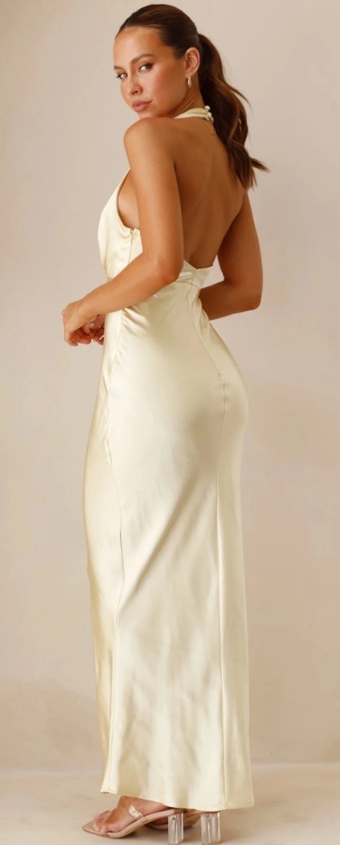 Champagnefärgad långklänning i satin - 3