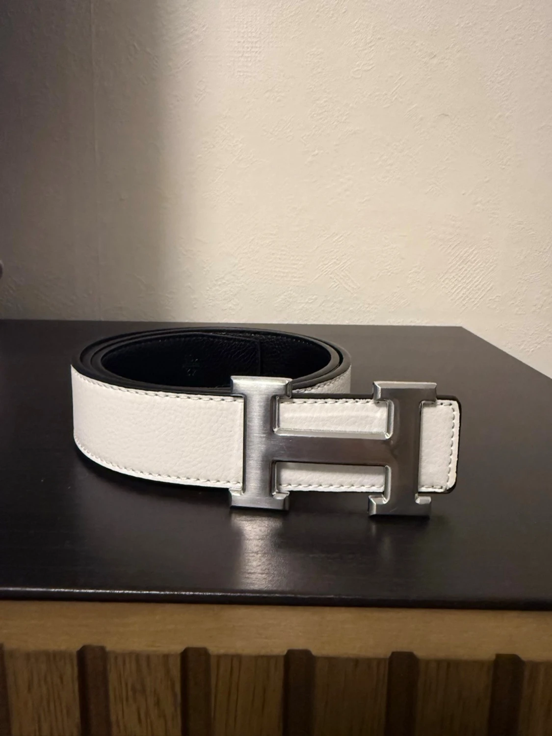 Vit skinnbälte med H-spänne - 1