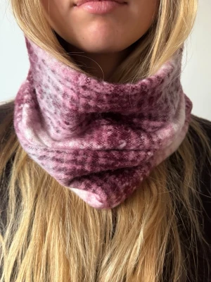 Rosa och vinröd halsvärmare/buff - 009