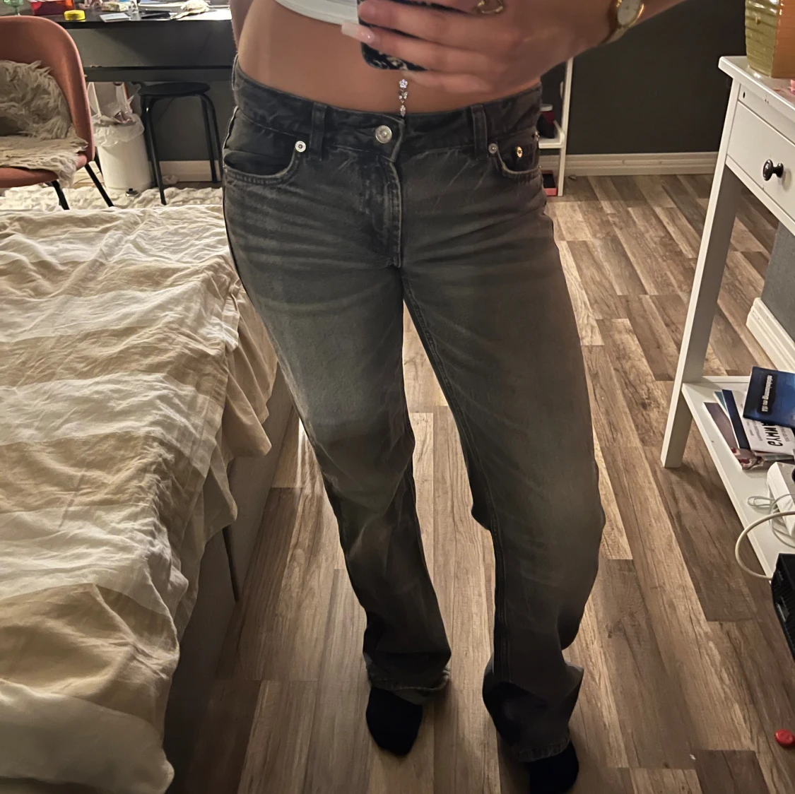 Grå straight jeans med låg midja