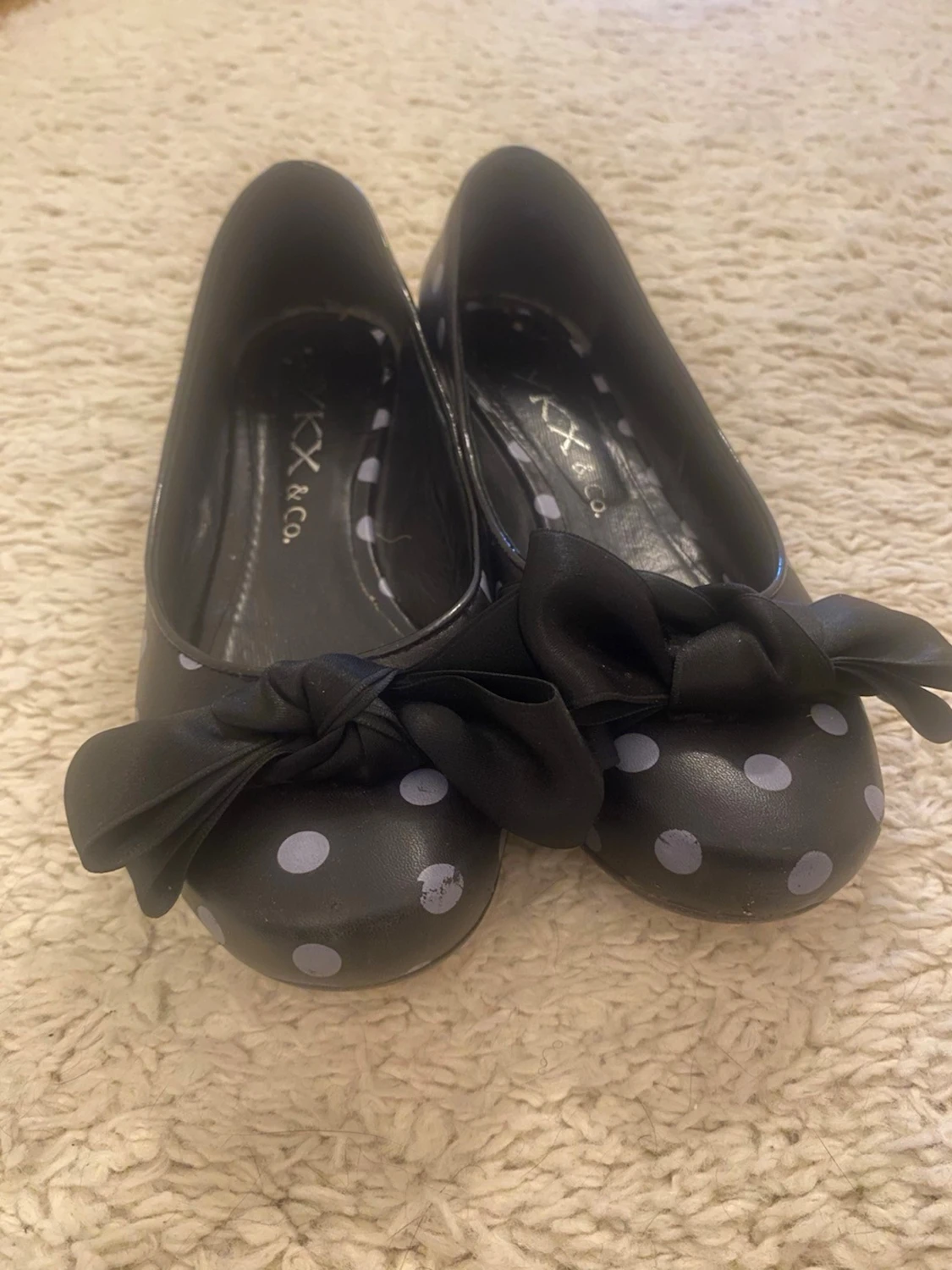 Svarta ballerinaskor med prickar och rosett - 1
