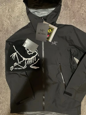 Arcteryx jacka mössa ingår! - Arcteryx jacka mössa ingår perfekt för skidbacken