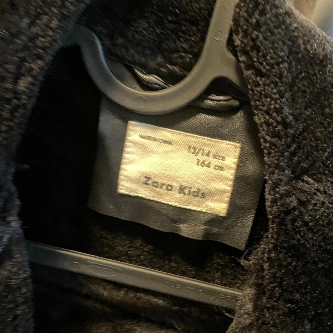 Svart pälsfodrad jacka från Zara Kids - 1