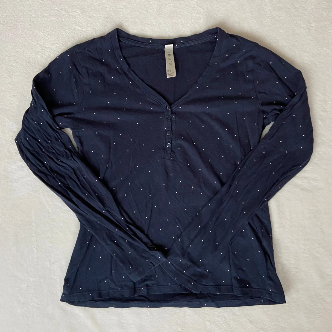 Prickig pyjamas tröja