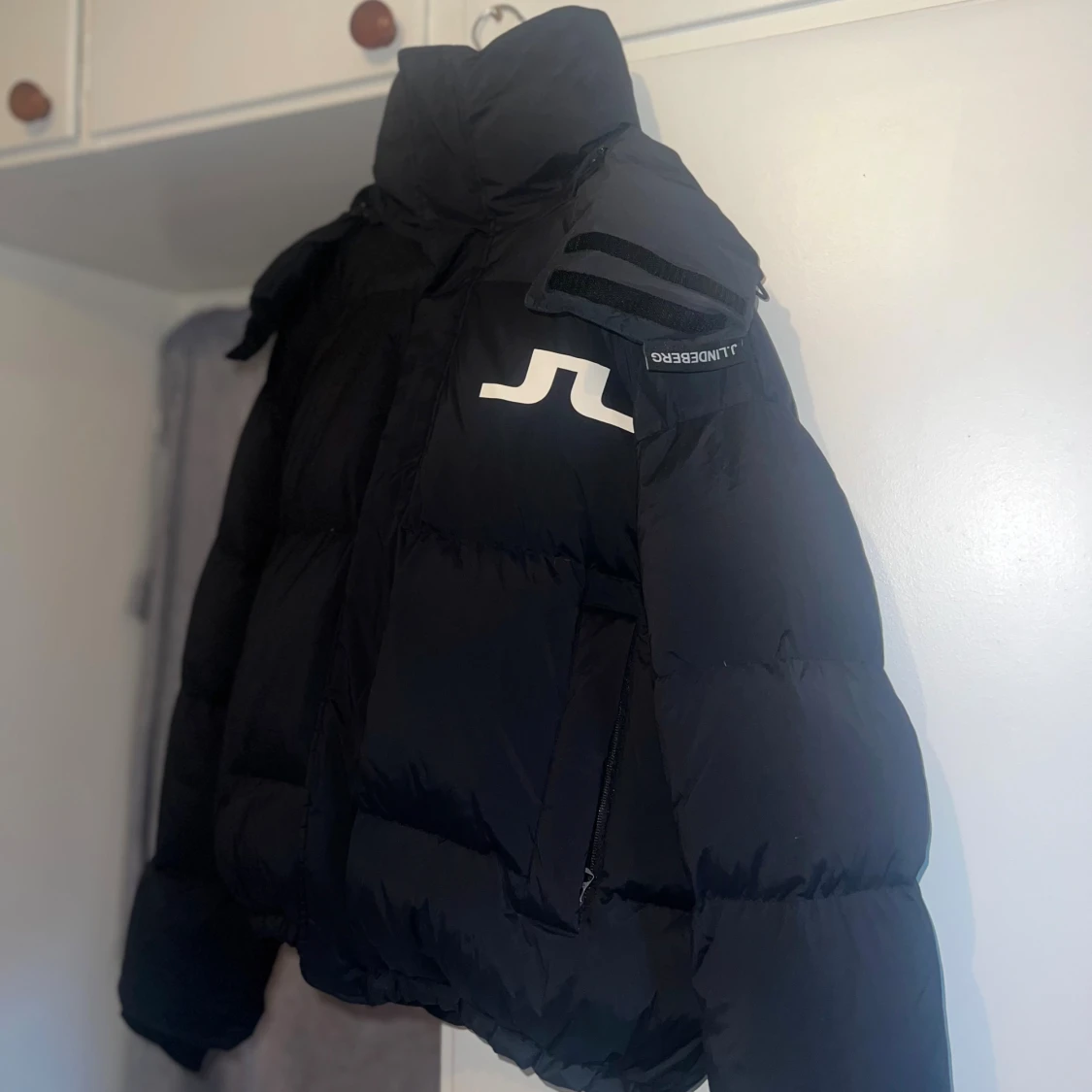 Pufferjacka från J.Lindeberg