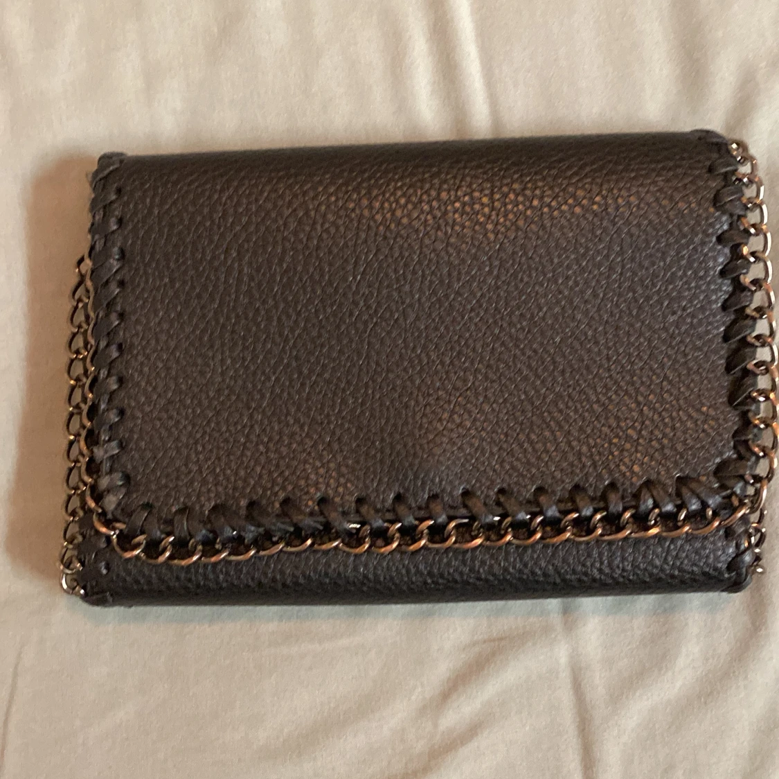 Svart axelväska med kedjedetaljer - 3