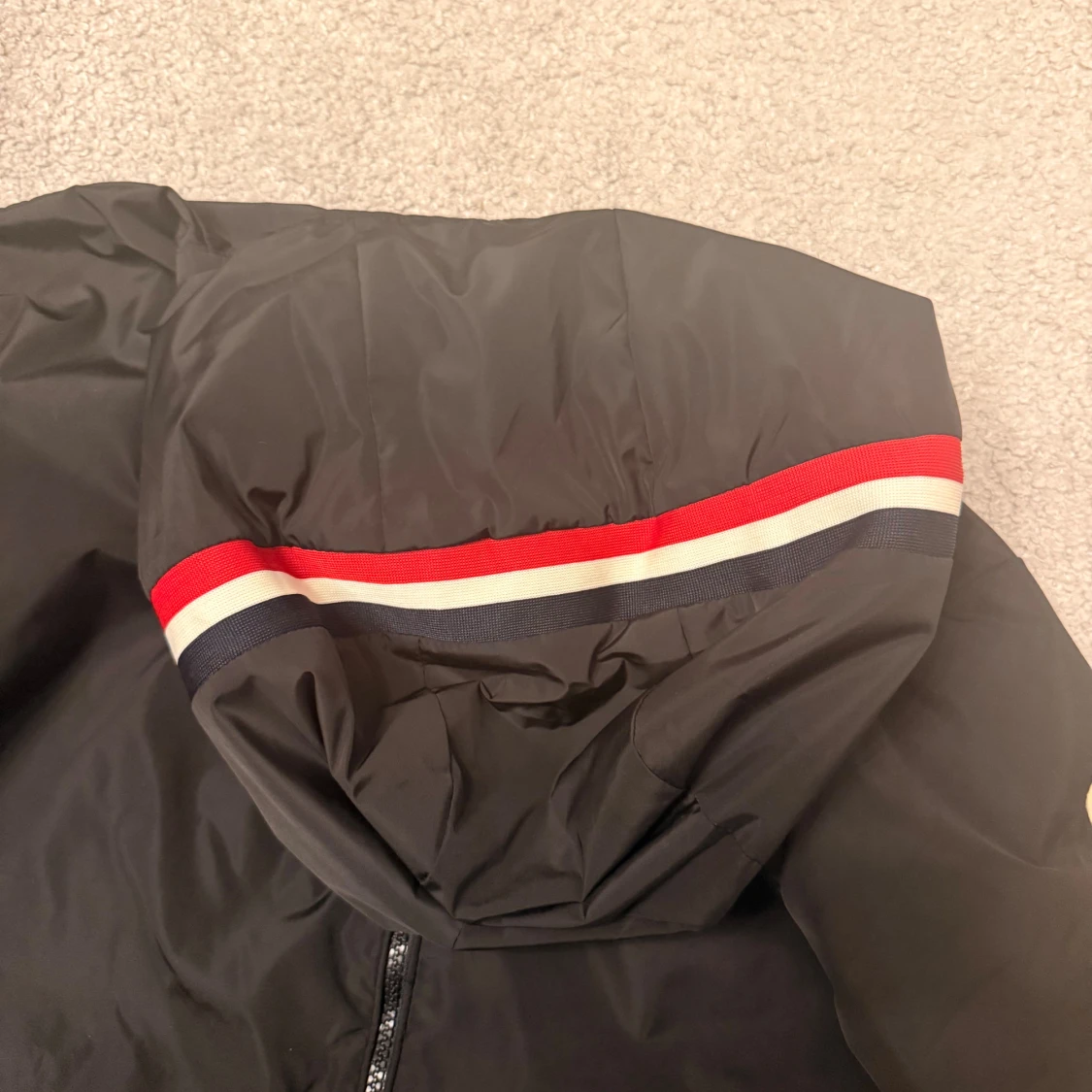 Svart vindjacka från Moncler med huva - 3