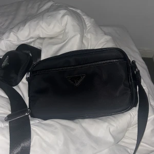  Axelväska oanvänd köptes för en vecka sedan -  Helt oanvänd bara provat köptes för en vecka sen