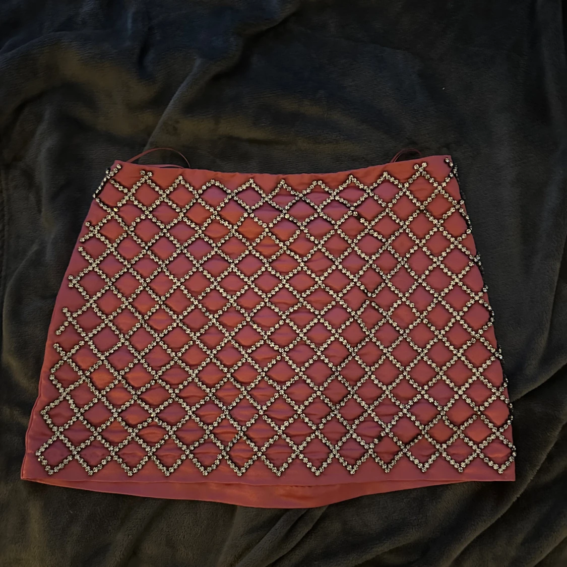 Rosa kortkjol med pärldetaljer - 1