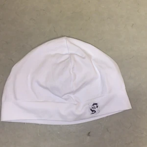 Decrese mössa  - Decrese mössa i vit har aldrig haft den på mig den är helt ny 