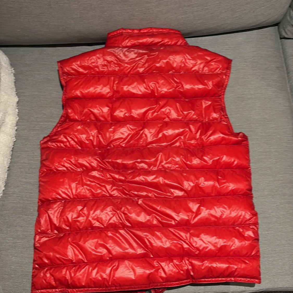 Röd dunväst från Moncler - 1