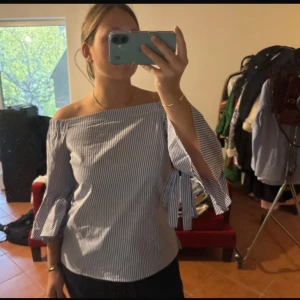 Randig axel-blus HM - Så fin och classy blus från HM✨🙌🏼