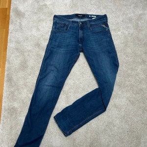 Replay Anbass blå jeans - Snygga blå Replay Anbass jeans. Hör av er vid intresse! 