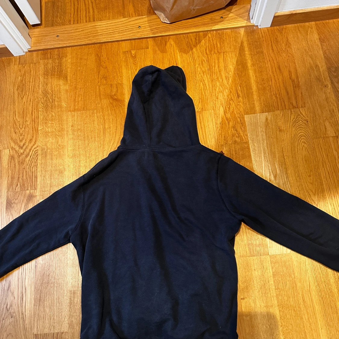 Mörkblå hoodie från Morris Company - 2