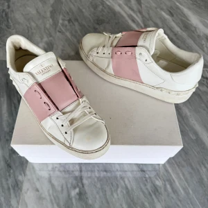 Valentino skor - Valentino skor - Fint skick - Tillbehör: Valentino dustbag - Nypris: 6000kr - TrendWardrobe