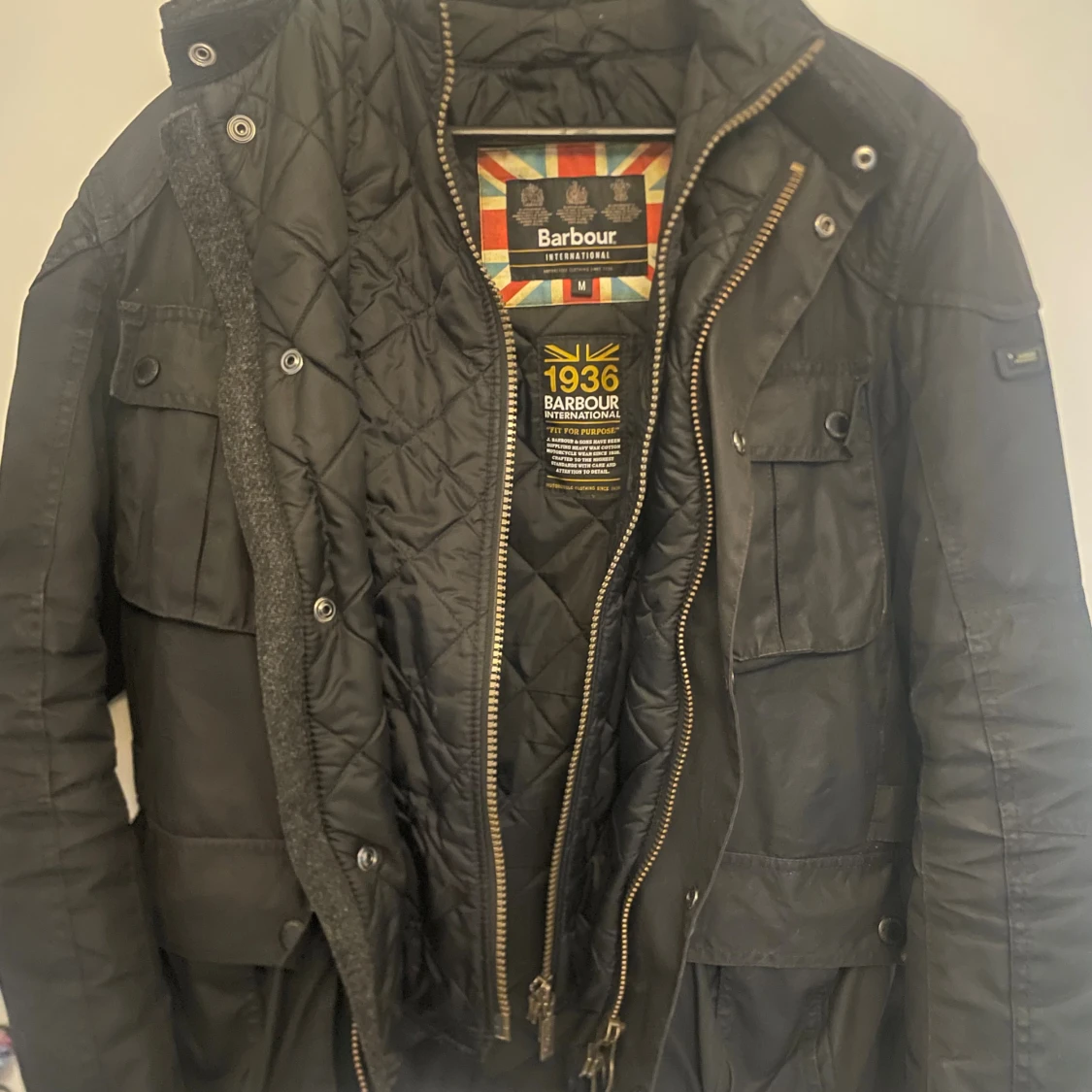 Svart Barbour International jacka M