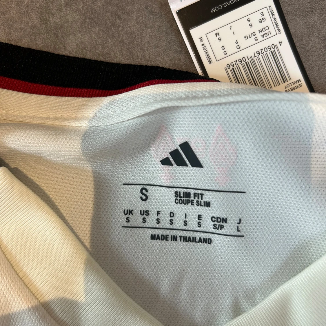 Liverpool 25/26 bortaställ Isak 9 - 2