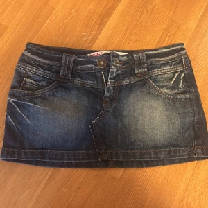 lågmidjad jeanskjol - jeanskjol från only! för liten för mig 