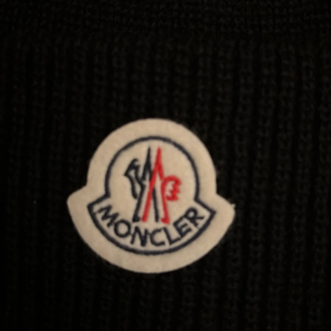 Svart Moncler mössa med logga - 2