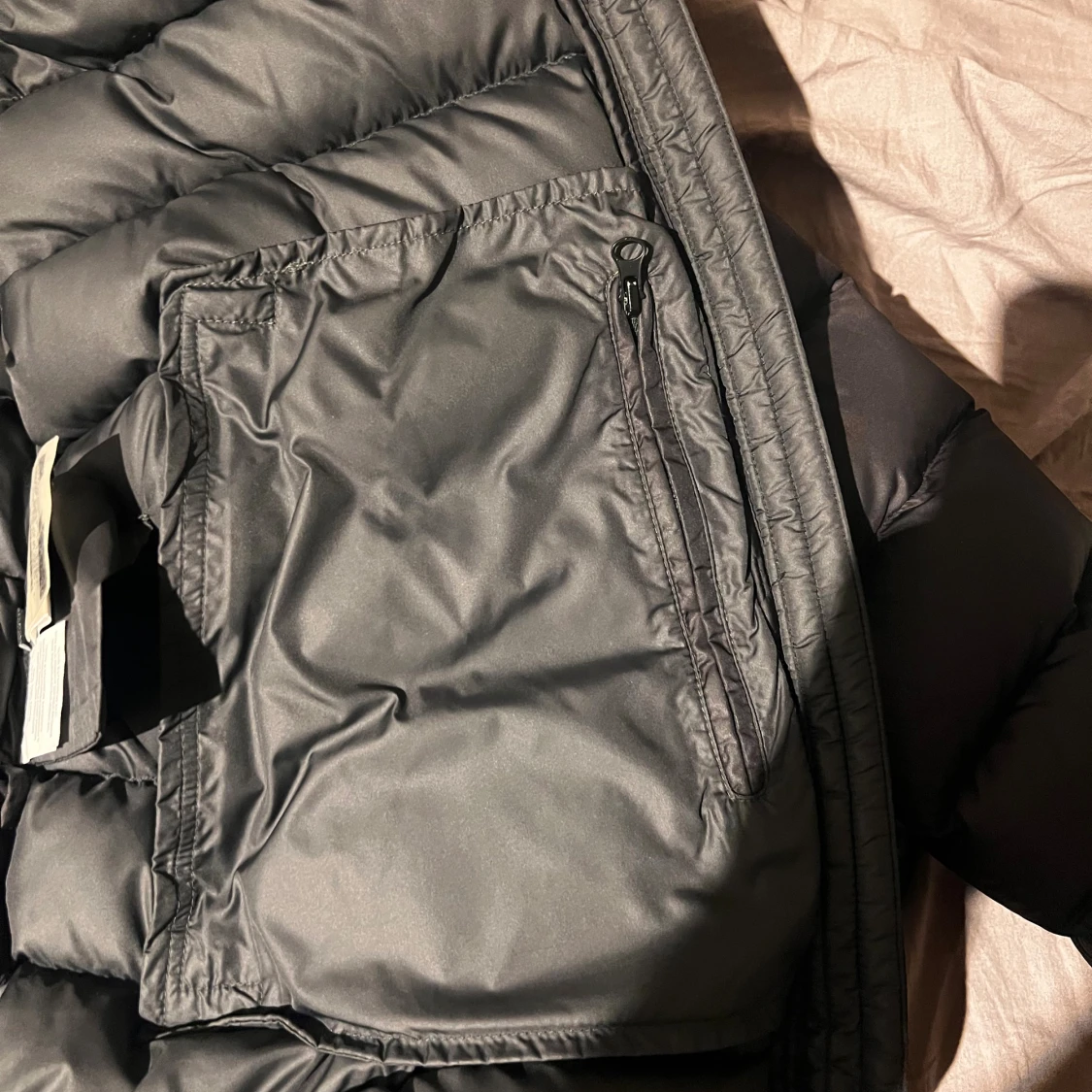 Svart dunjacka från Colmar med huva - 2