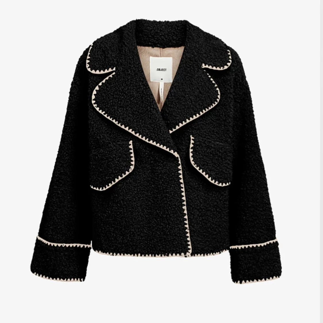 Svart teddyjacka från Object