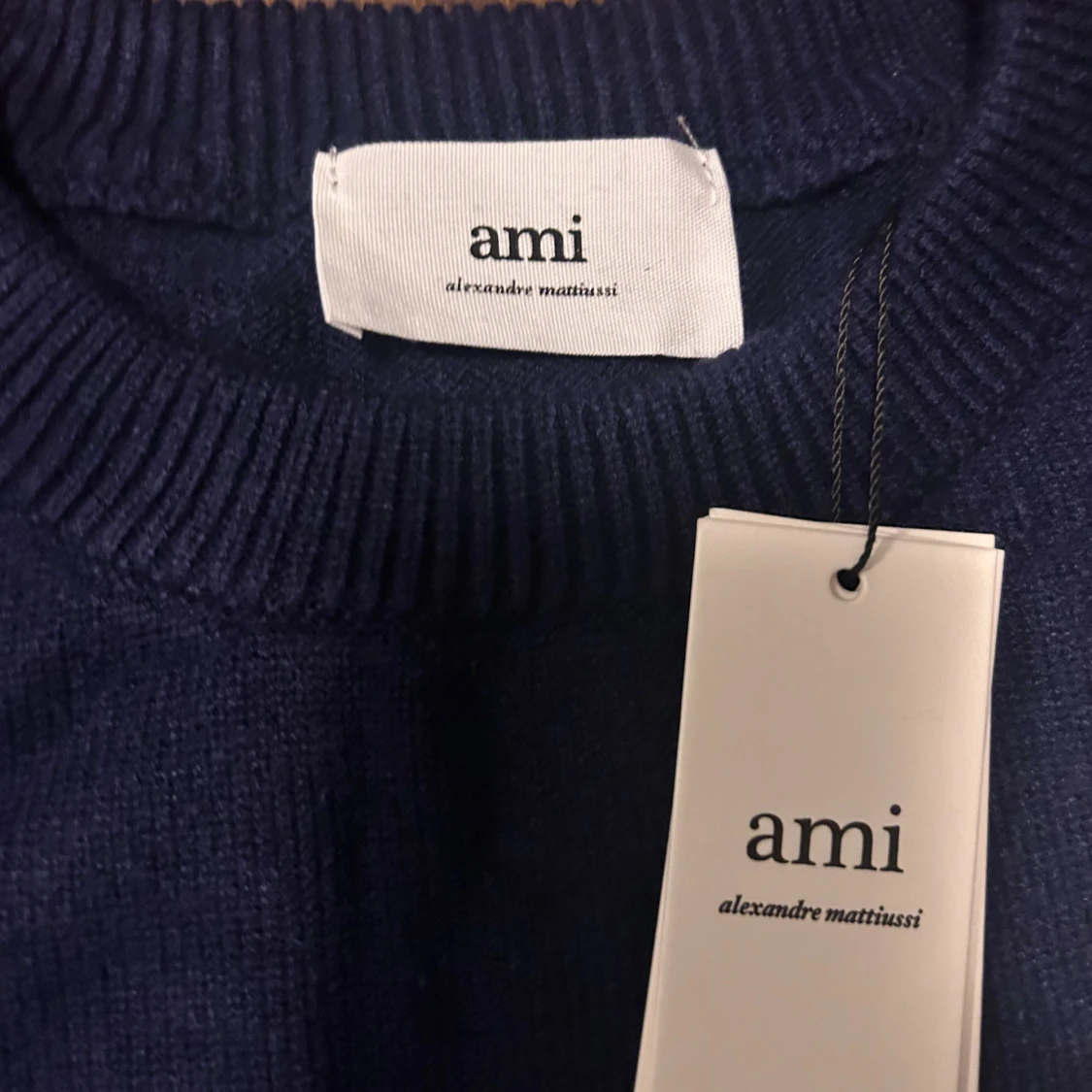 Mörkblå stickad tröja från Ami storlek M - 1