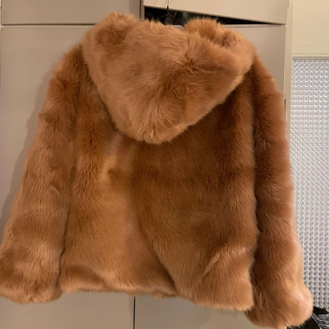 Rosa  pälsjacka med huva från d.brand - 1