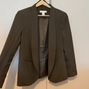 Mörkgrön kavaj från H&M - Endast använd några få gånger