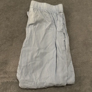 Oanvända pyjamasbyxor storlek 98-104 - Oanvända super fina
