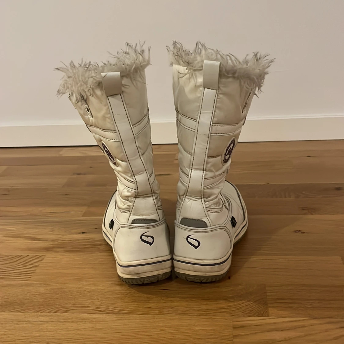 Vita vinterstövlar med fuskpäls - 3