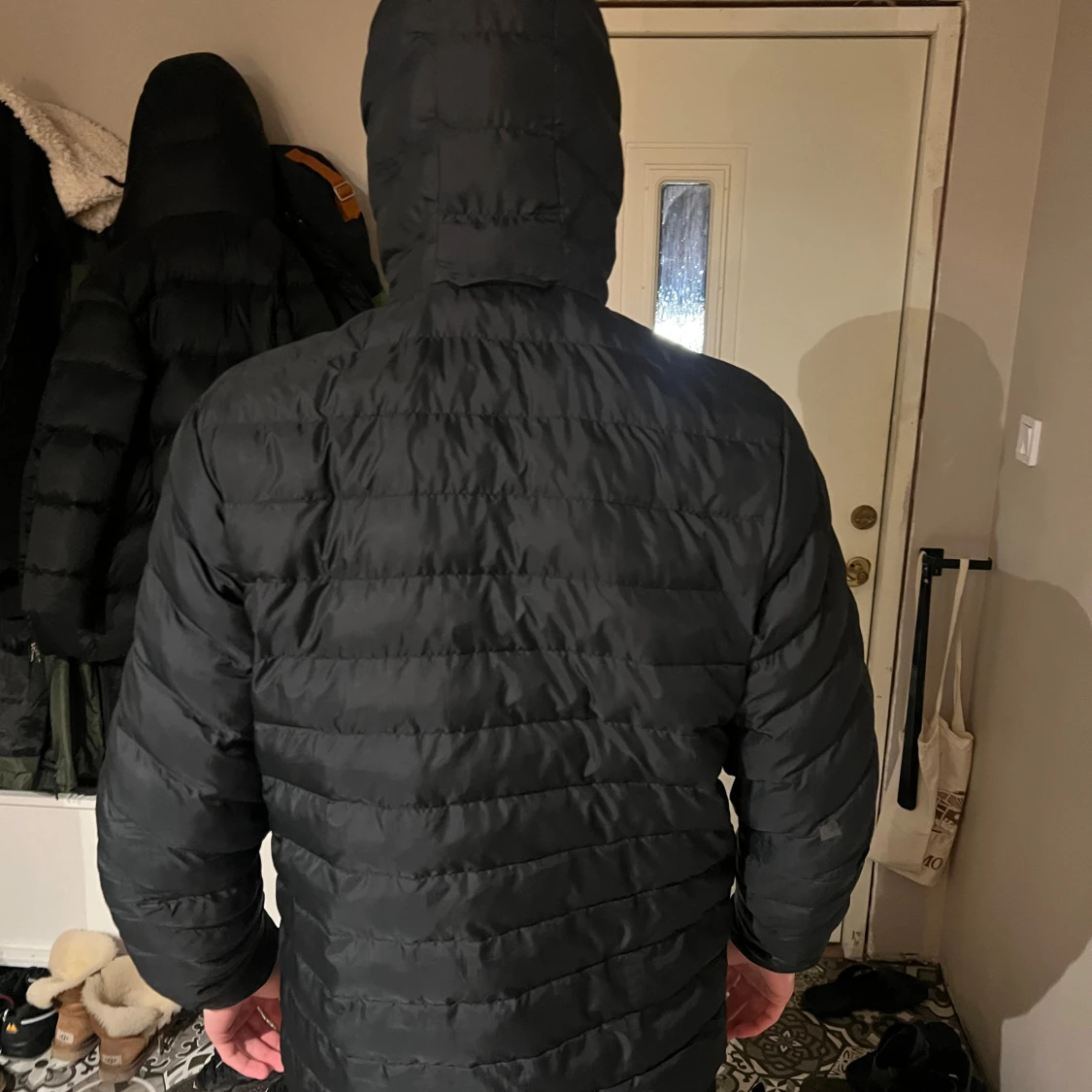 Svart dunjacka från Haglöfs, M - 1