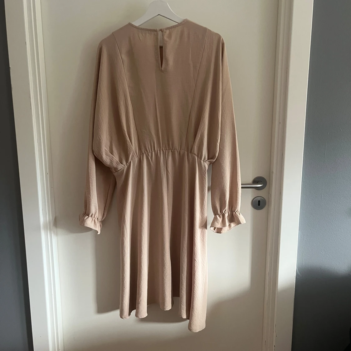 Beige långärmad klänning från ONLY - 1