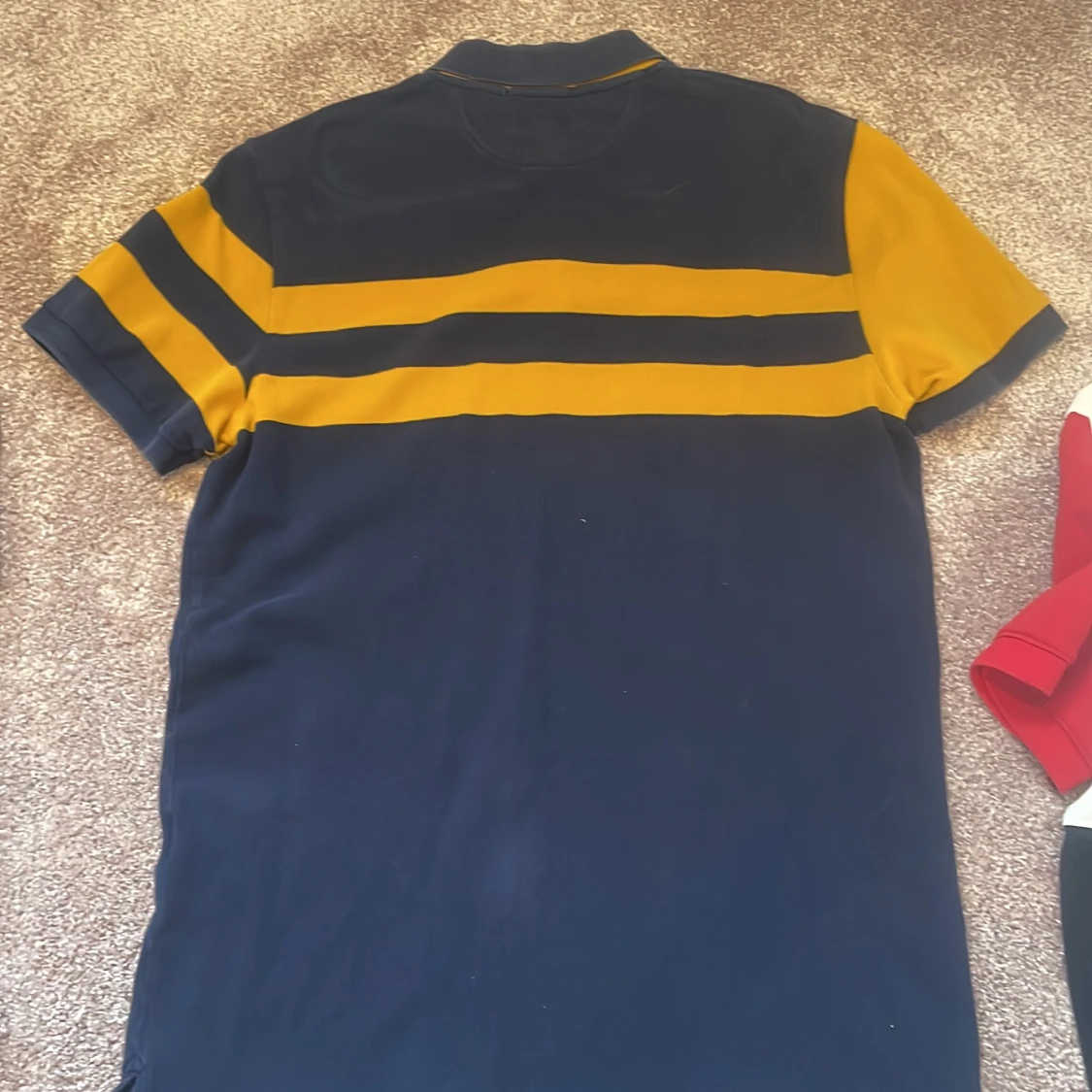 Randig GANT pikétröja i blå och gul - 4