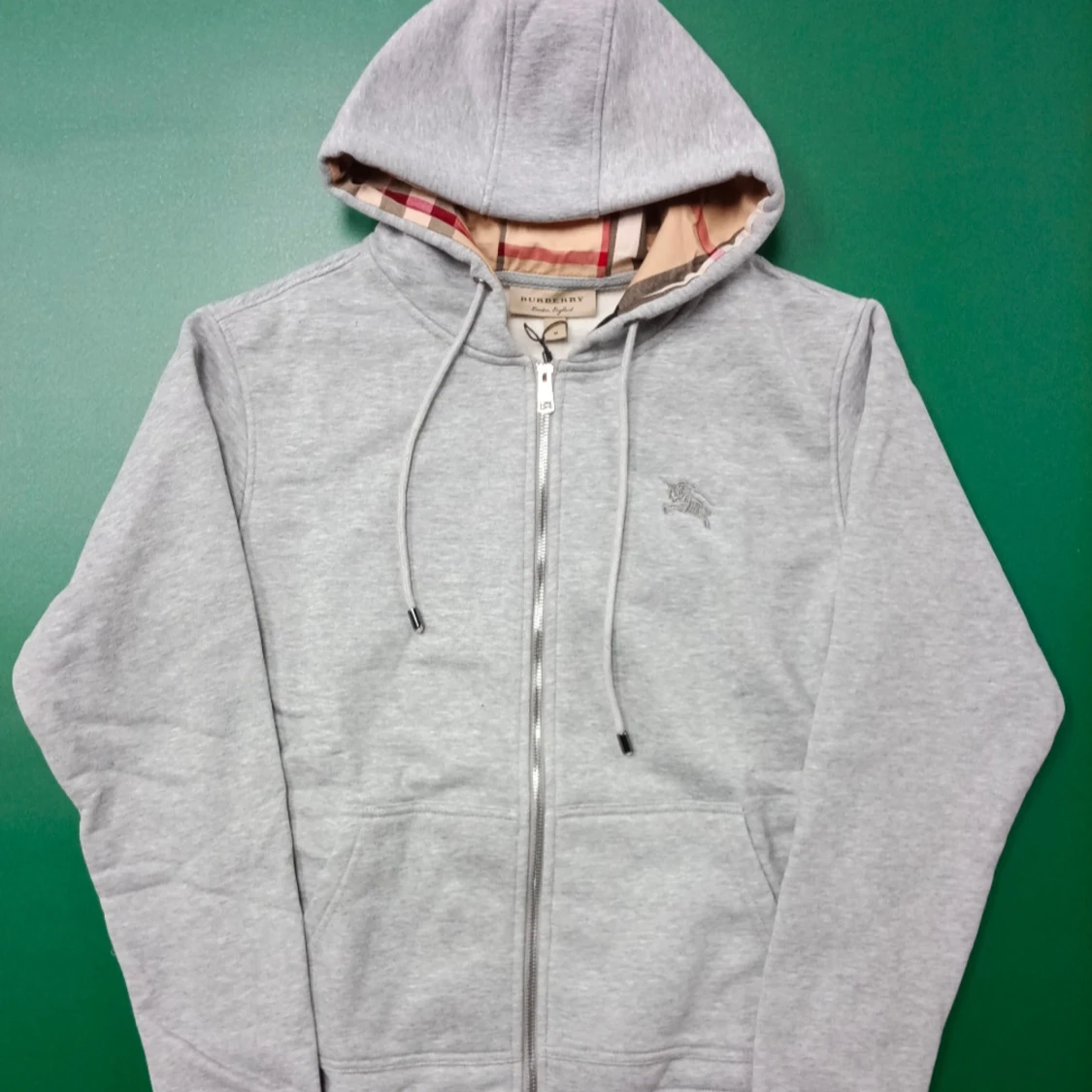 Grå hoodie från Burberry med dragkedja