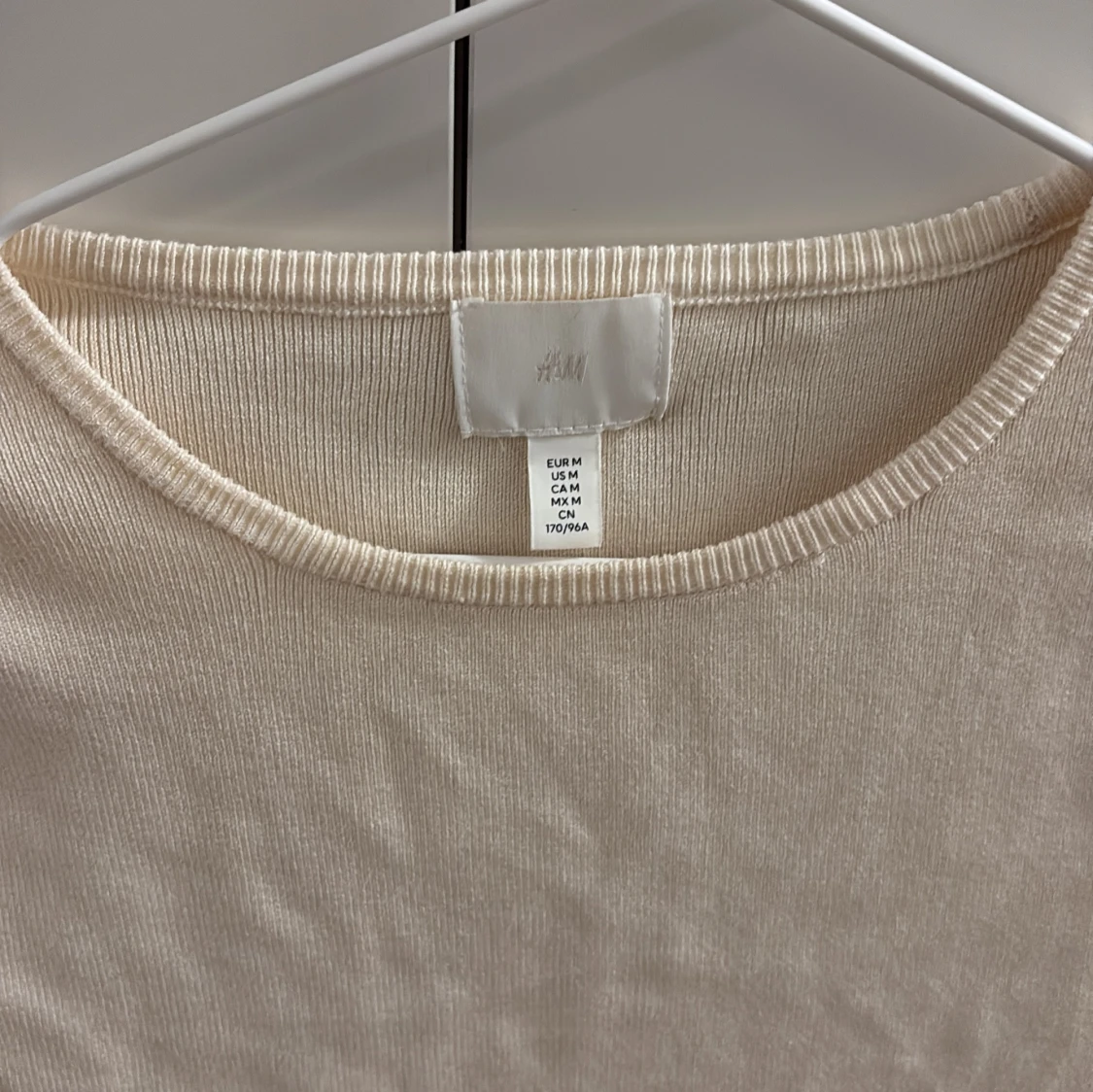 Beige ribbad topp från H&M - 1