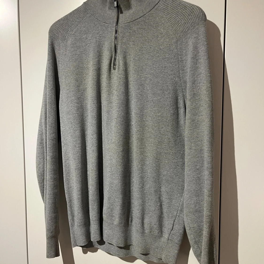 Grå half zip tröja Massimo Dutti