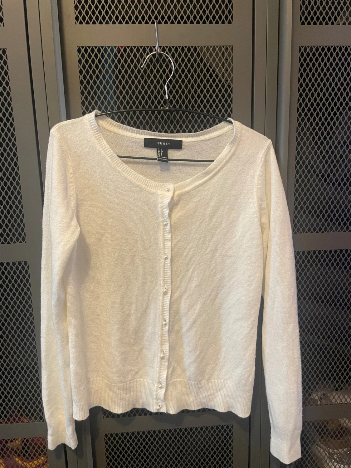 Vit kofta från Forever 21 med pärlknappar