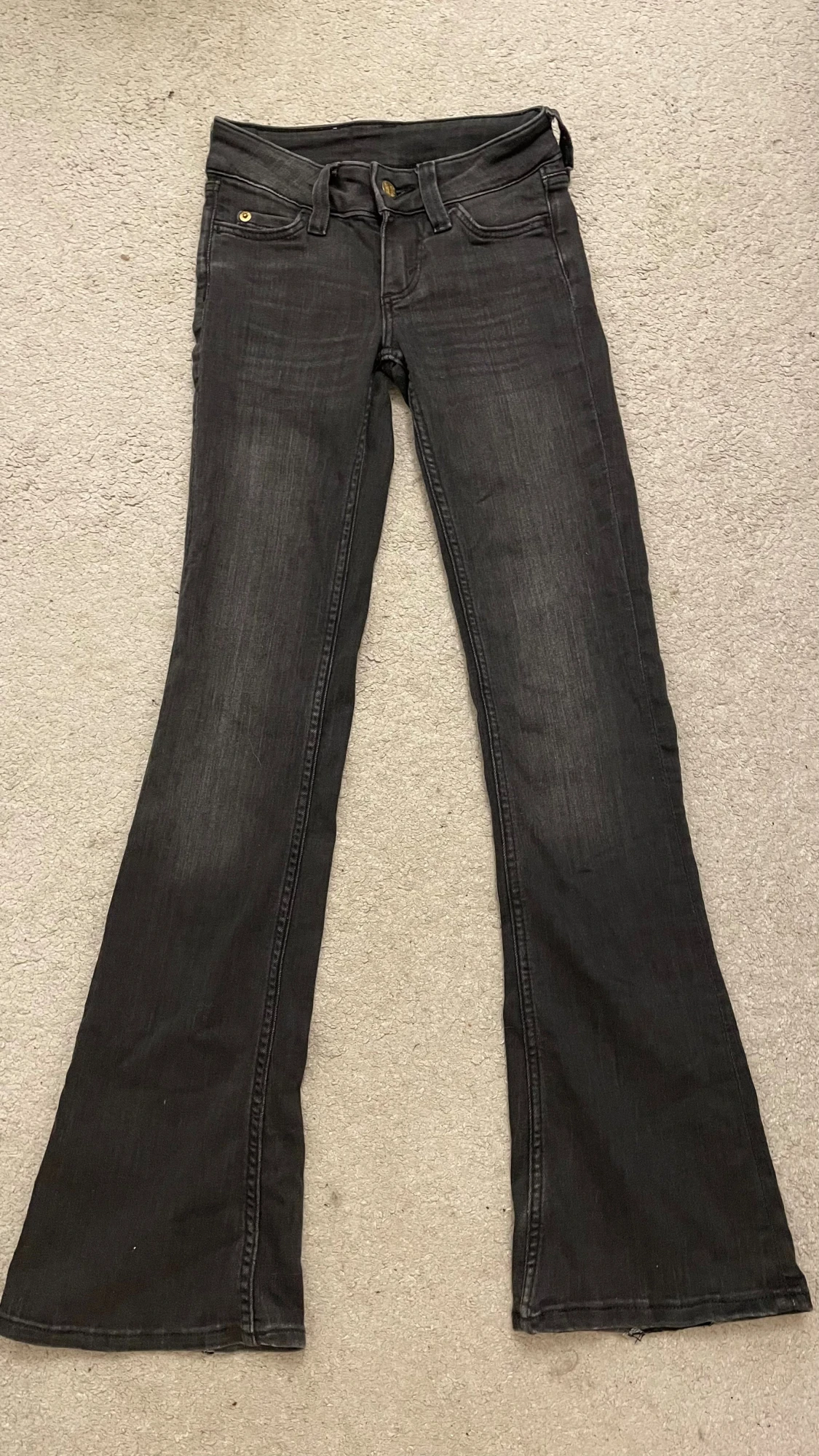 Svarta cheap monday jeans från weekday - 1