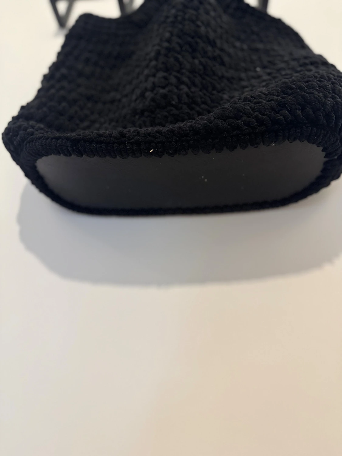 Svart fluffig handväska i sammet - 1