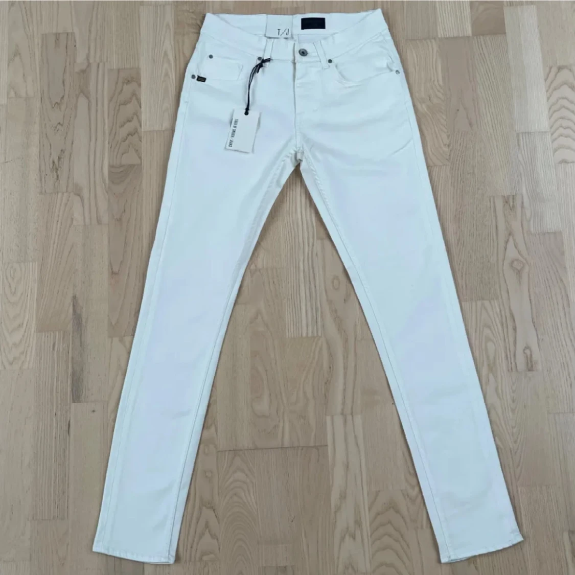 HELT NYA Vita jeans från Tiger of Sweden