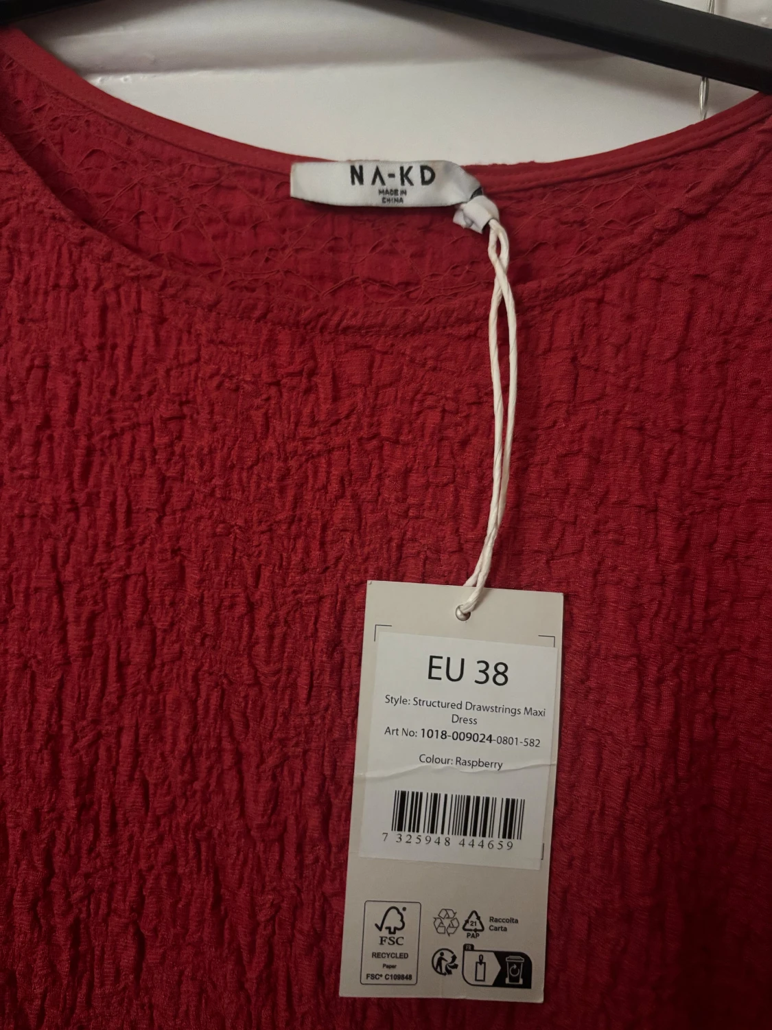 Röd strukturerad maxiklänning NA-KD - 1