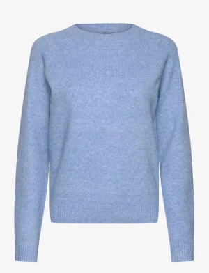 Ljusblå stickad tröja Vero Moda  - Mysig ljusblå stickad tröja med rund hals och ribbade muddar vid ärmslut och nederkant. Perfekt för dig som gillar enkel och clean stil. Tröjan har lång ärm och är superenkel att matcha med jeans eller kjol.